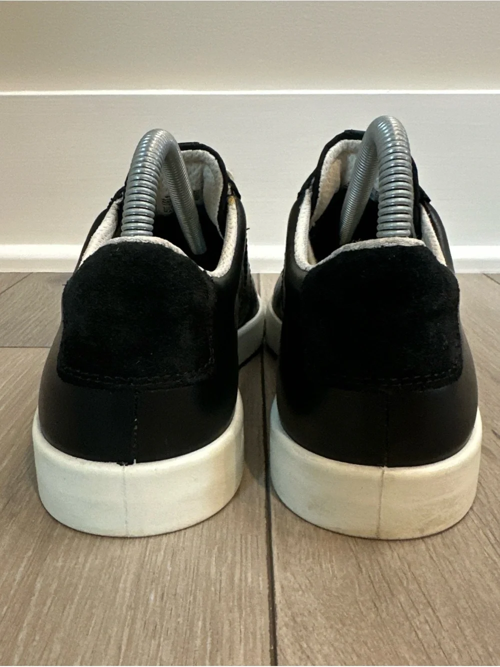 Ecco sleek black